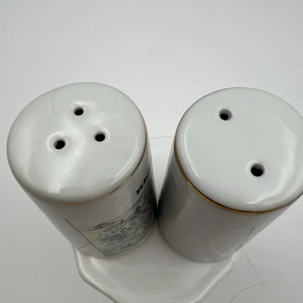 Vintage Rhode Island Souvenir Map Salt & Pepper Shaker‎ Set Gold Rim 3.25